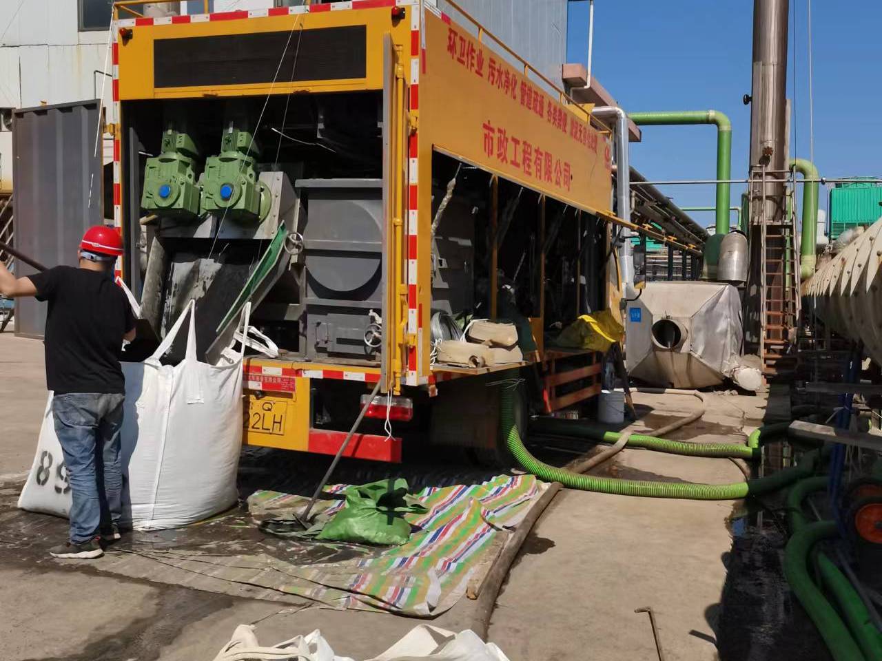 三才镇淤泥压干处理